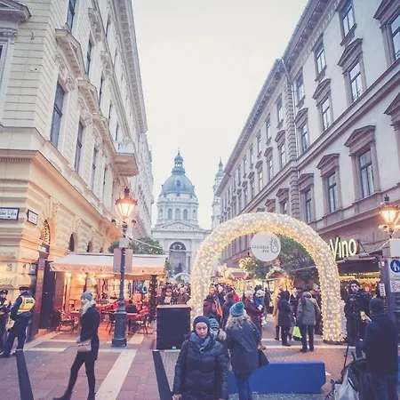 Апартаменты Stunning New Near Basilica *