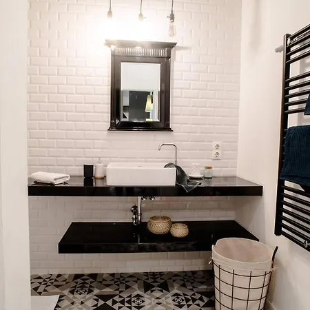 Stunning New Near Basilica Apartment