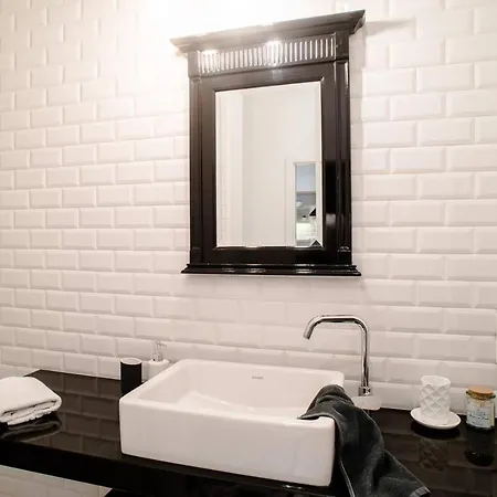 Stunning New Near Basilica Apartment