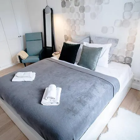 Stunning New Near Basilica Apartmán