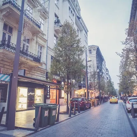 Stunning New Near Basilica Apartment *