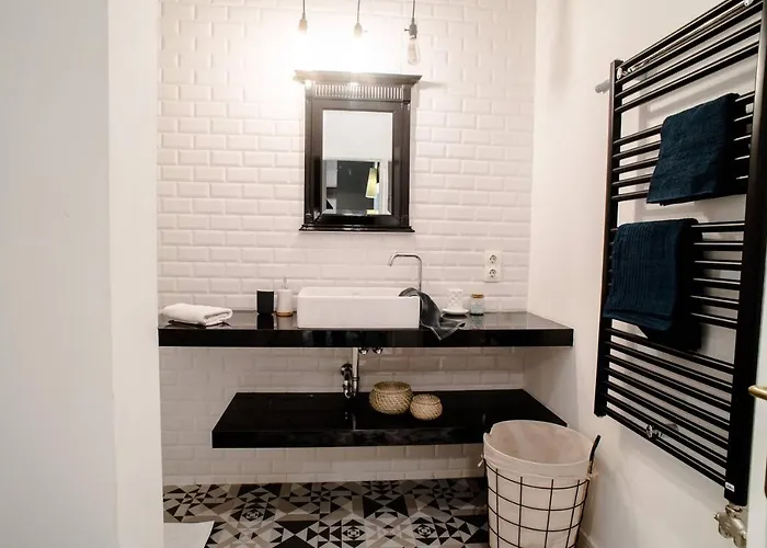 Stunning New Near Basilica Appartamento